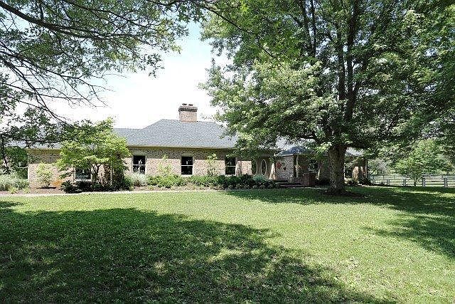 1st image of 300 Paradise Ln