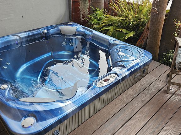 Outdoor jacuzzi