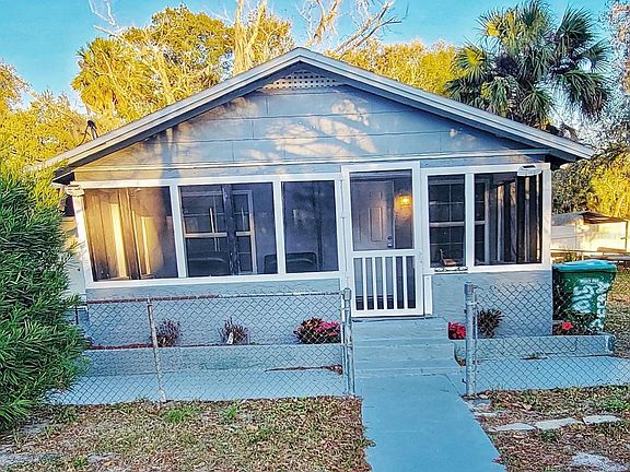 3rd image of 1015 Pecan Ave