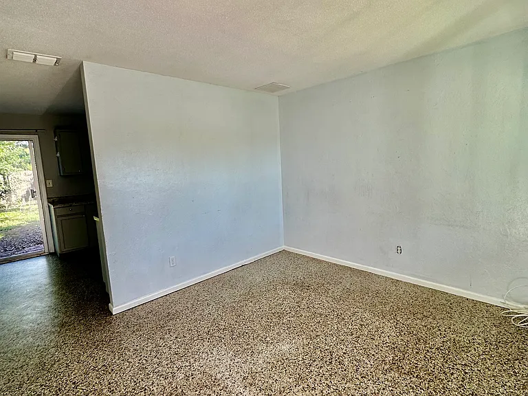 5807 Colchester Dr — Photo 10