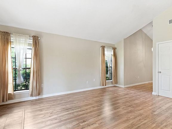 5th image of 39 S Court Villa Dr #39