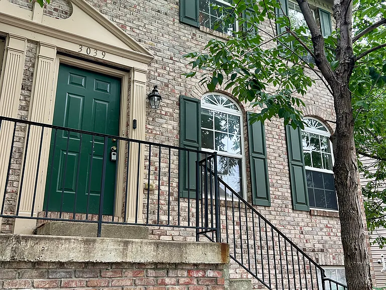 3039 Armory Dr — Photo 2