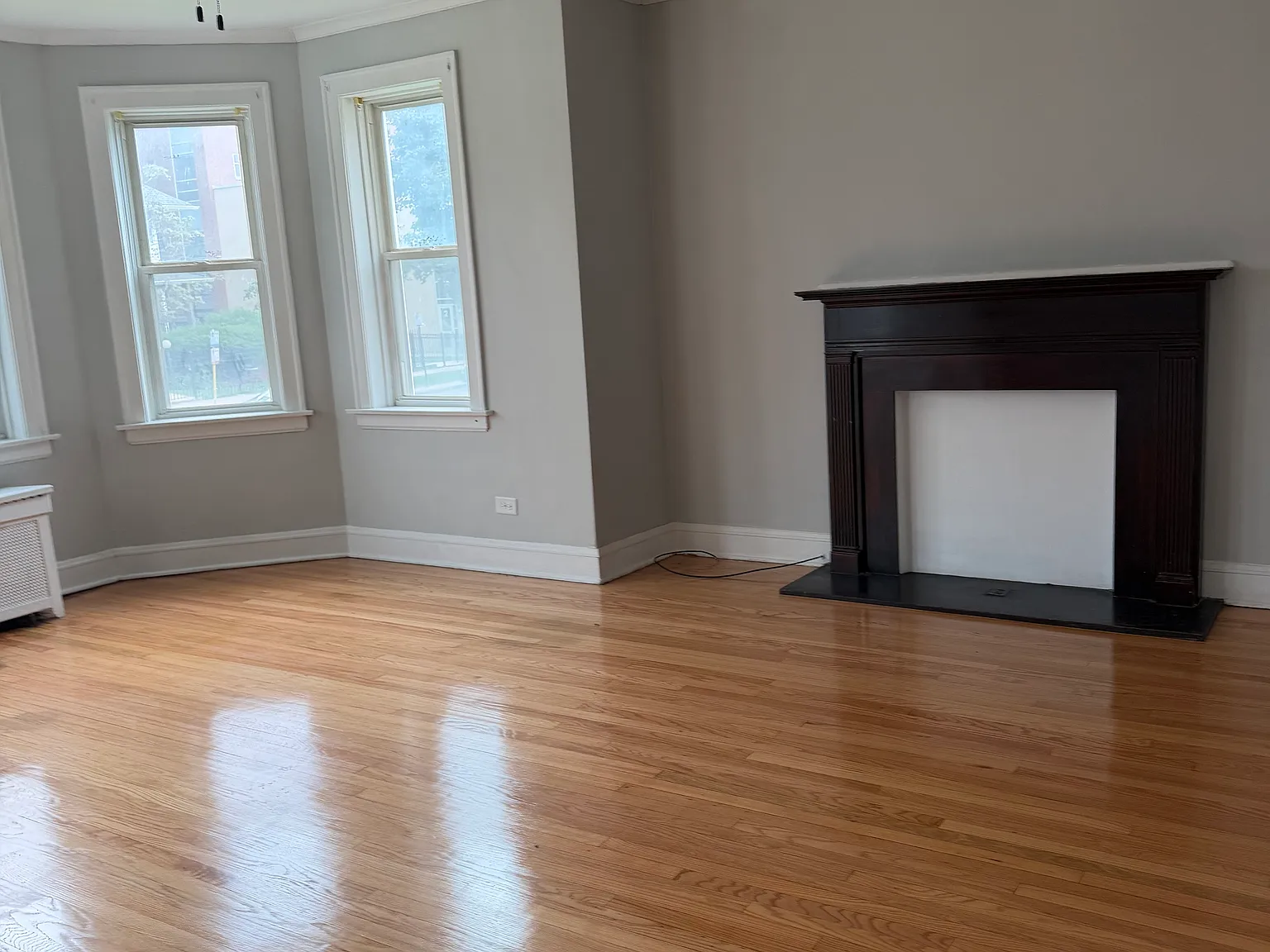 3 bed, 1200 sqft, $1,800 — Photo 1