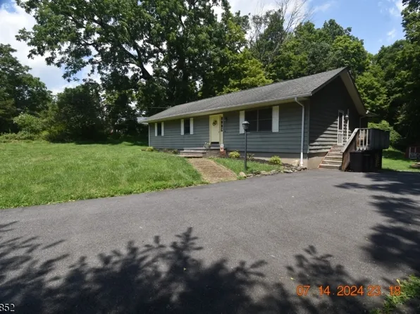 105 Halsey Rd, Hampton Twp., NJ 07860