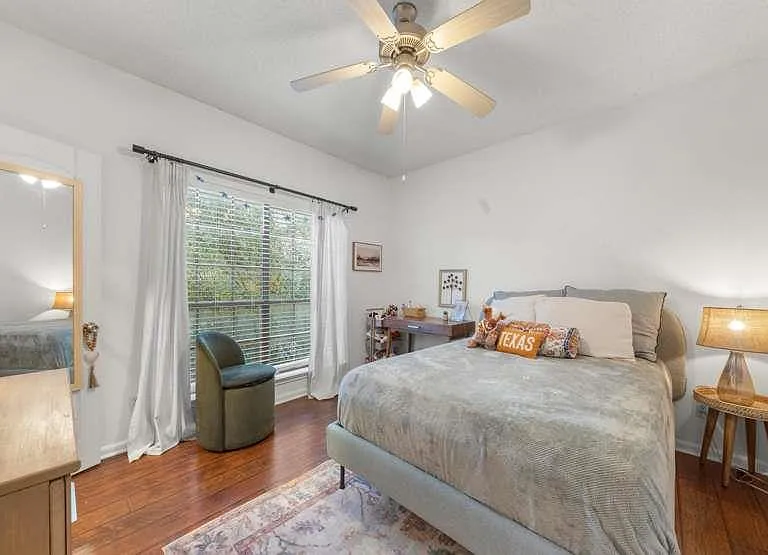 712 W 21st St #203 — Photo 10