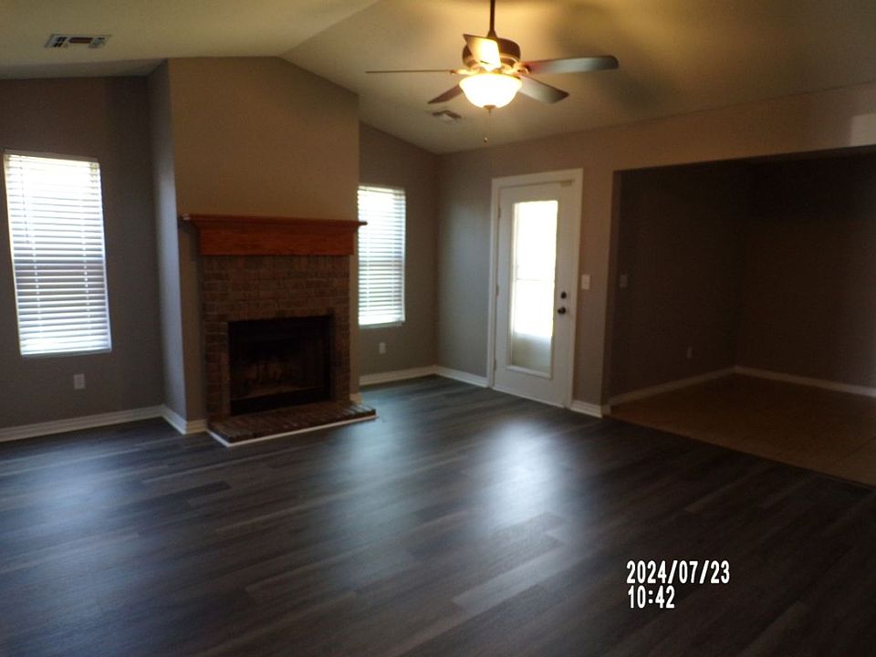 1st image of 621 NW Granite Ave
