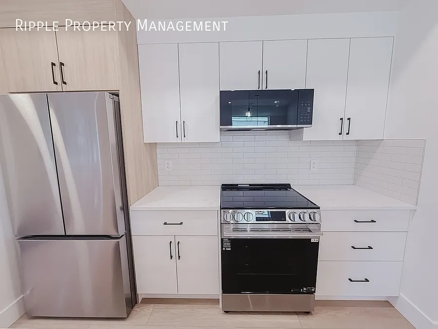 Amazing 3 Beds, 2.5 Baths Multiplex | Air Conditioning & Window Coverings — Photo 4
