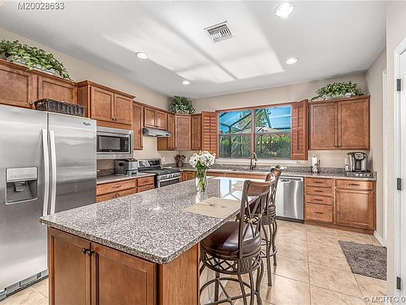 3rd image of 548 SE Monet Dr