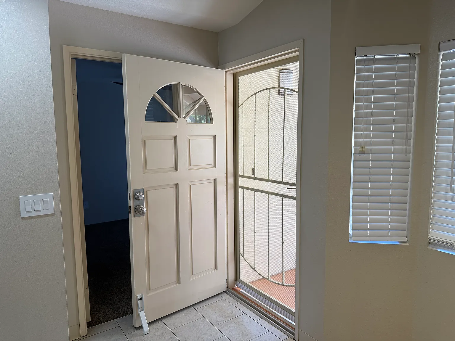 2 bed, 875 sqft, $3,100 — Photo 2