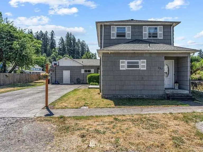 137 Aden St SW — Photo 2