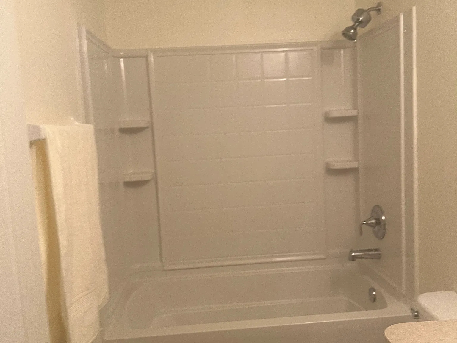 3 bed, 2.5 bath, 1364 sqft, $1,800 — Photo 2
