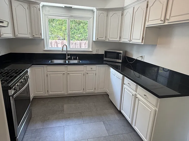 1221 S Curson Ave — Photo 41