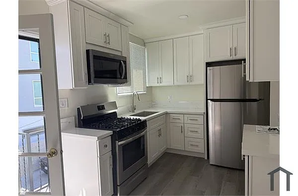 Building Photo - 3527 Chesapeake Ave #3527