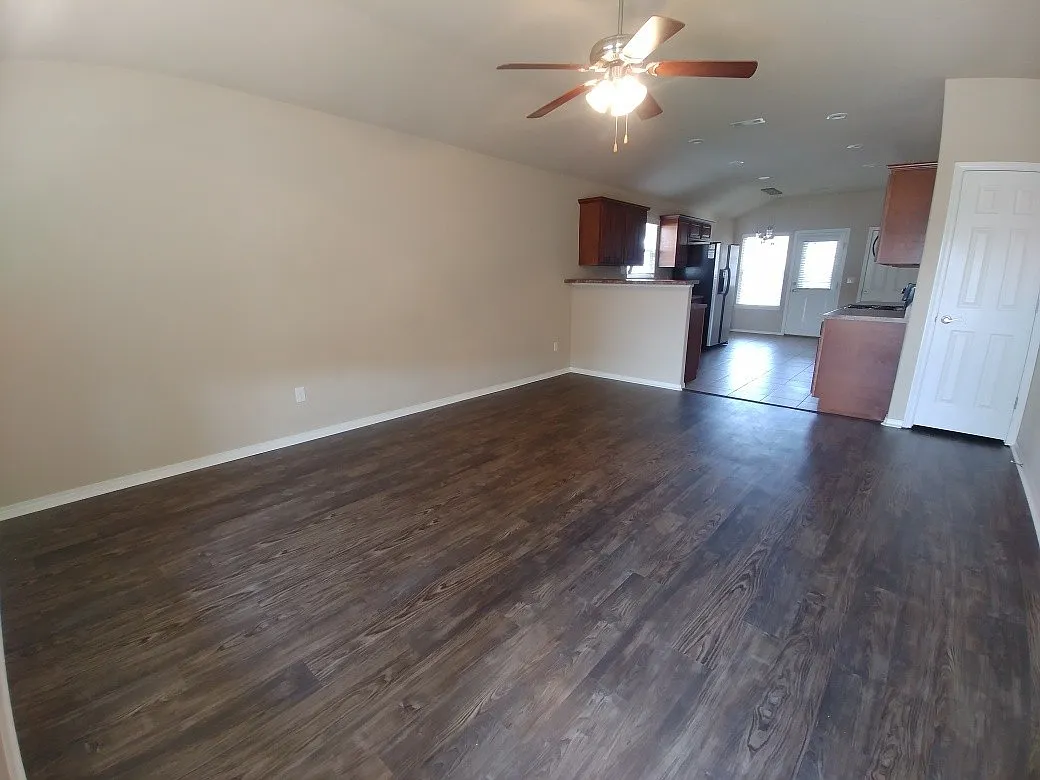 Great 3 Bedroom home in Fayetteville! Convenient to UofA and I-49! — Photo 2