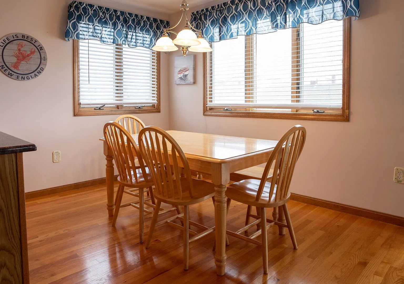 4 bed, 3.0 bath, 2268 sqft, $3,400 — Photo 4
