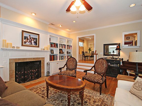 Living room w/built-ins