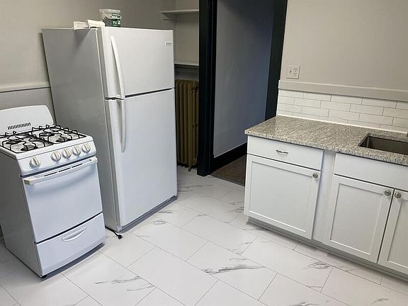 3rd image of 278 Colvin Ave #2F