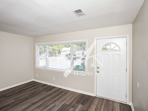 3rd image of 1124 Coral Vine Ln