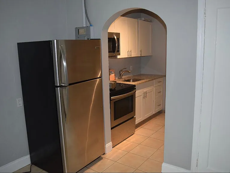 301 SW 8th St #1 — Photo 3