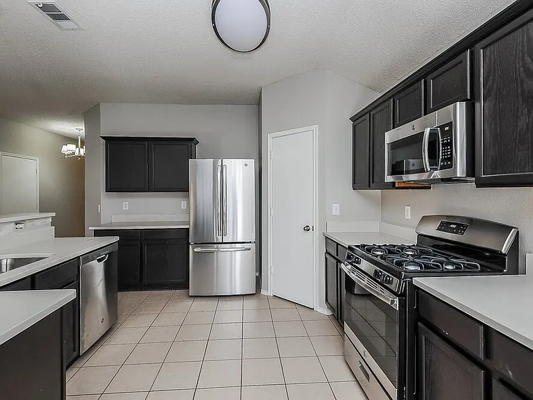 833 Lariat Dr — Photo 8