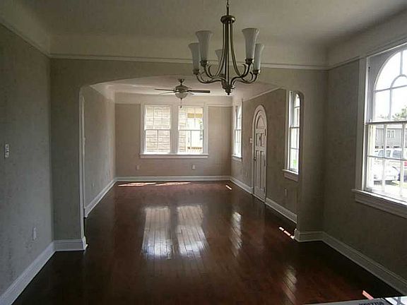 2nd image of 3655 Clermont Dr