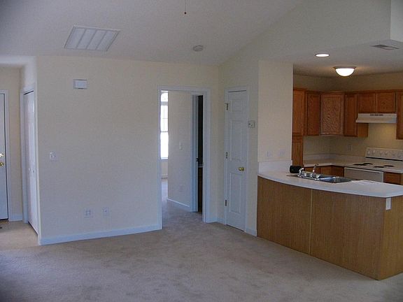 *hardwood flooring now located in this area