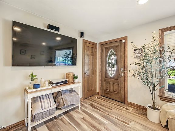 5th image of 3340 Myrwood Ln