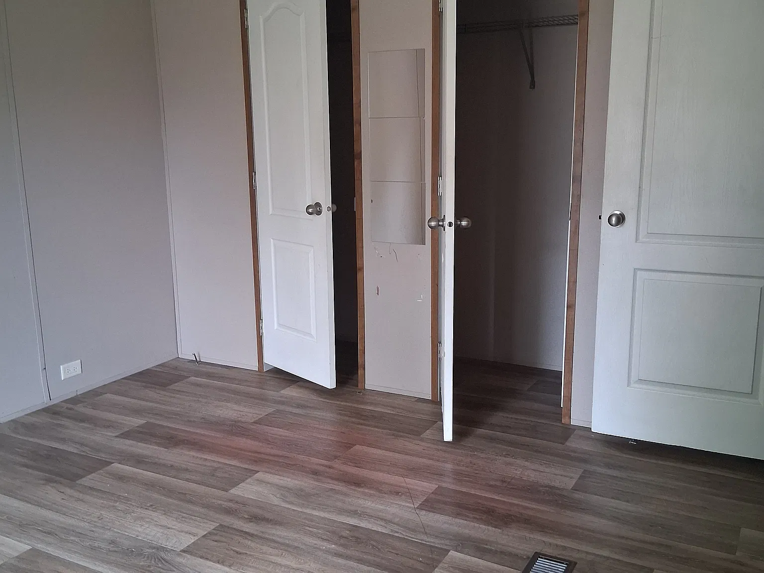 3 bed, 1024 sqft, $1,090 — Photo 3