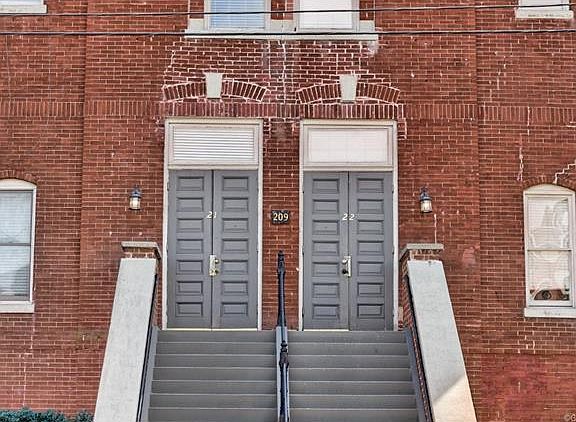 3rd image of 209 W 19th St #21