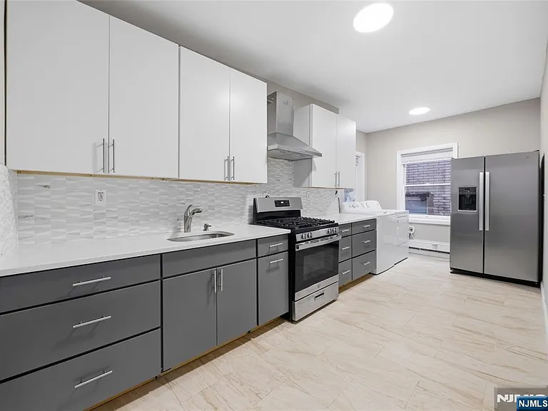 1-2 Hilliard Ave #2 — Photo 3