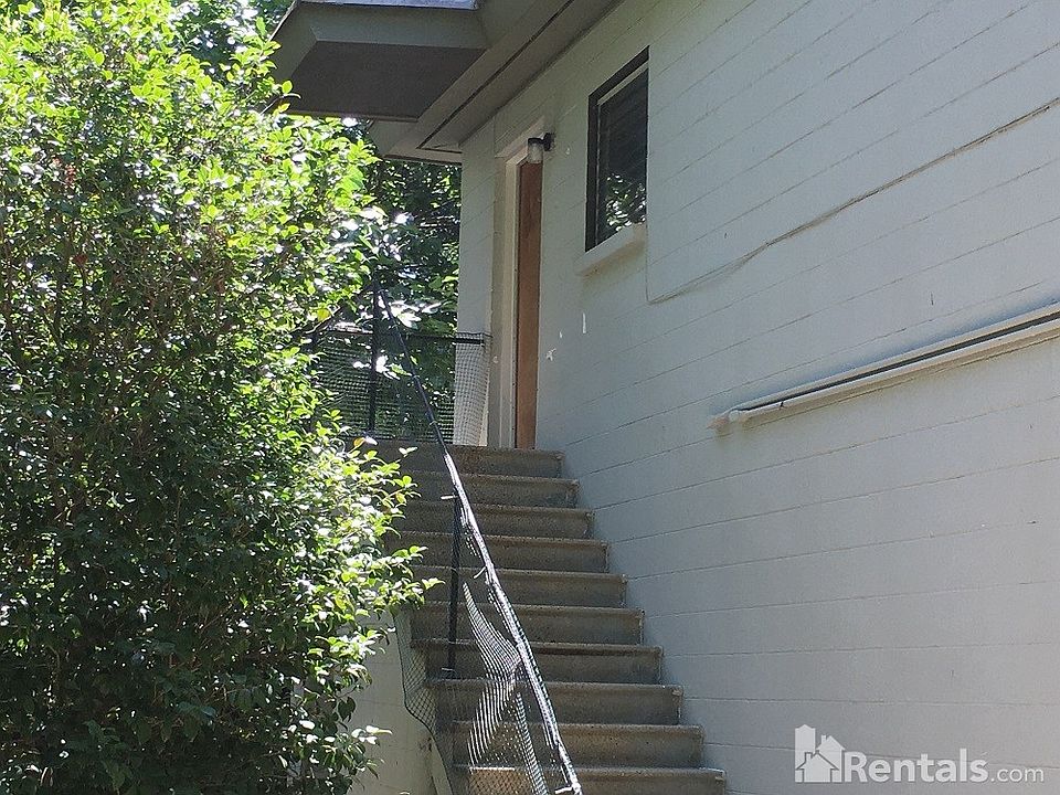 1st image of 414 1/2 W 8th Ave