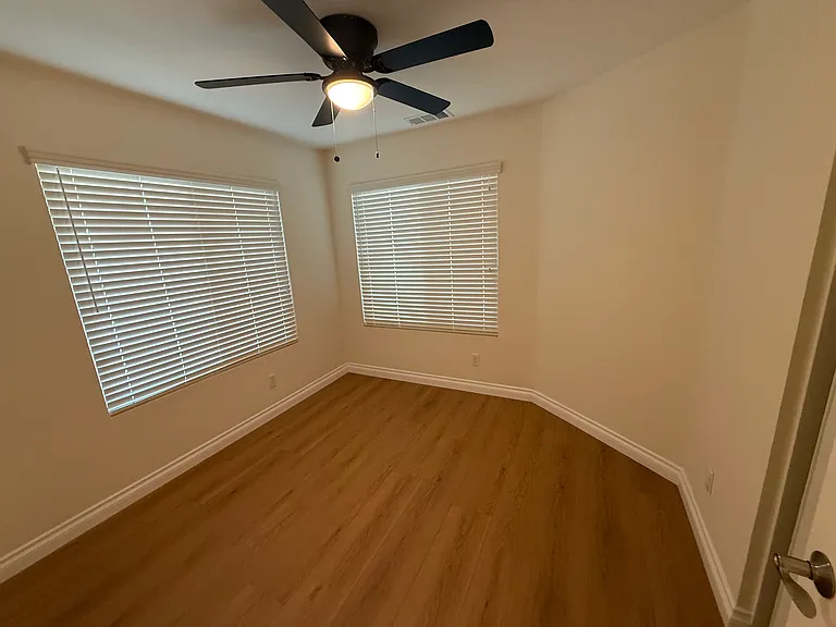 2686 Beverly Ave — Photo 9