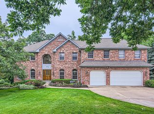 8734 Carlisle Ct, Darien, IL