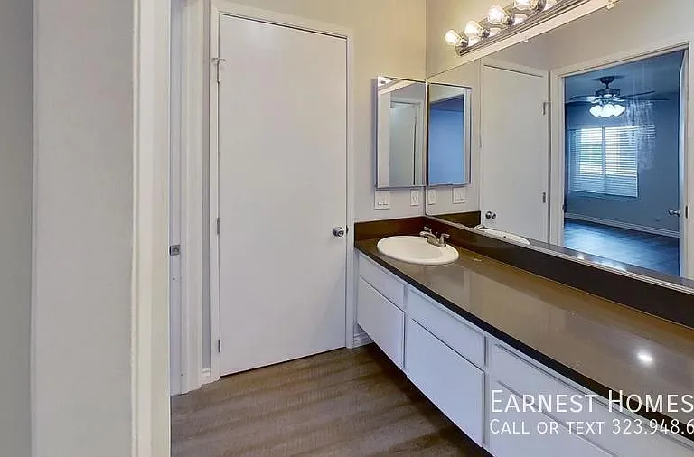 525 N Sycamore Ave #321 — Photo 9