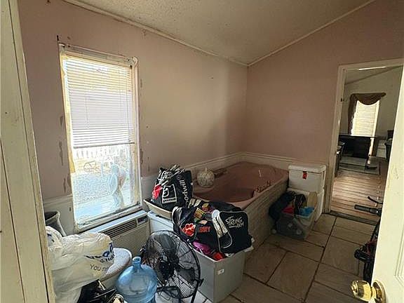 3rd image of 4750 Ridgewood Rd