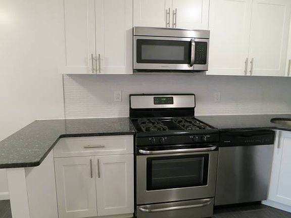 4th image of 902 Bedford Ave APT 6