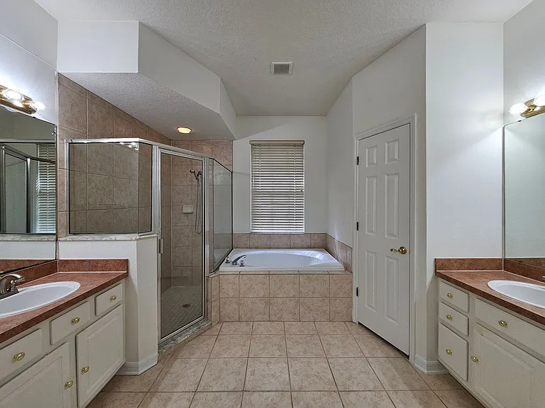 7209 Colonial Lake Dr — Photo 25