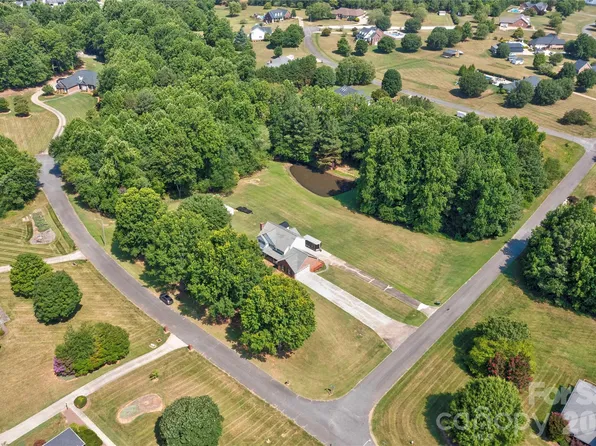 3010 Eaker Dr, Cherryville, NC 28021