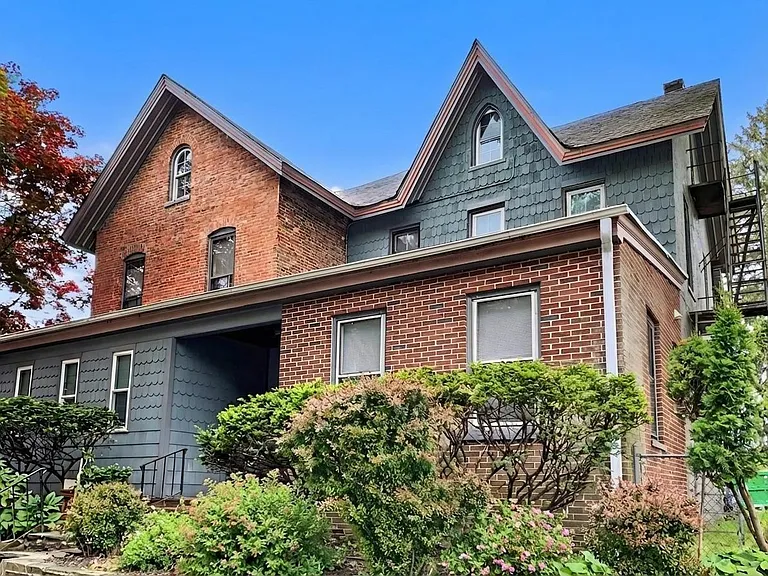 116 N Union St — Photo 10