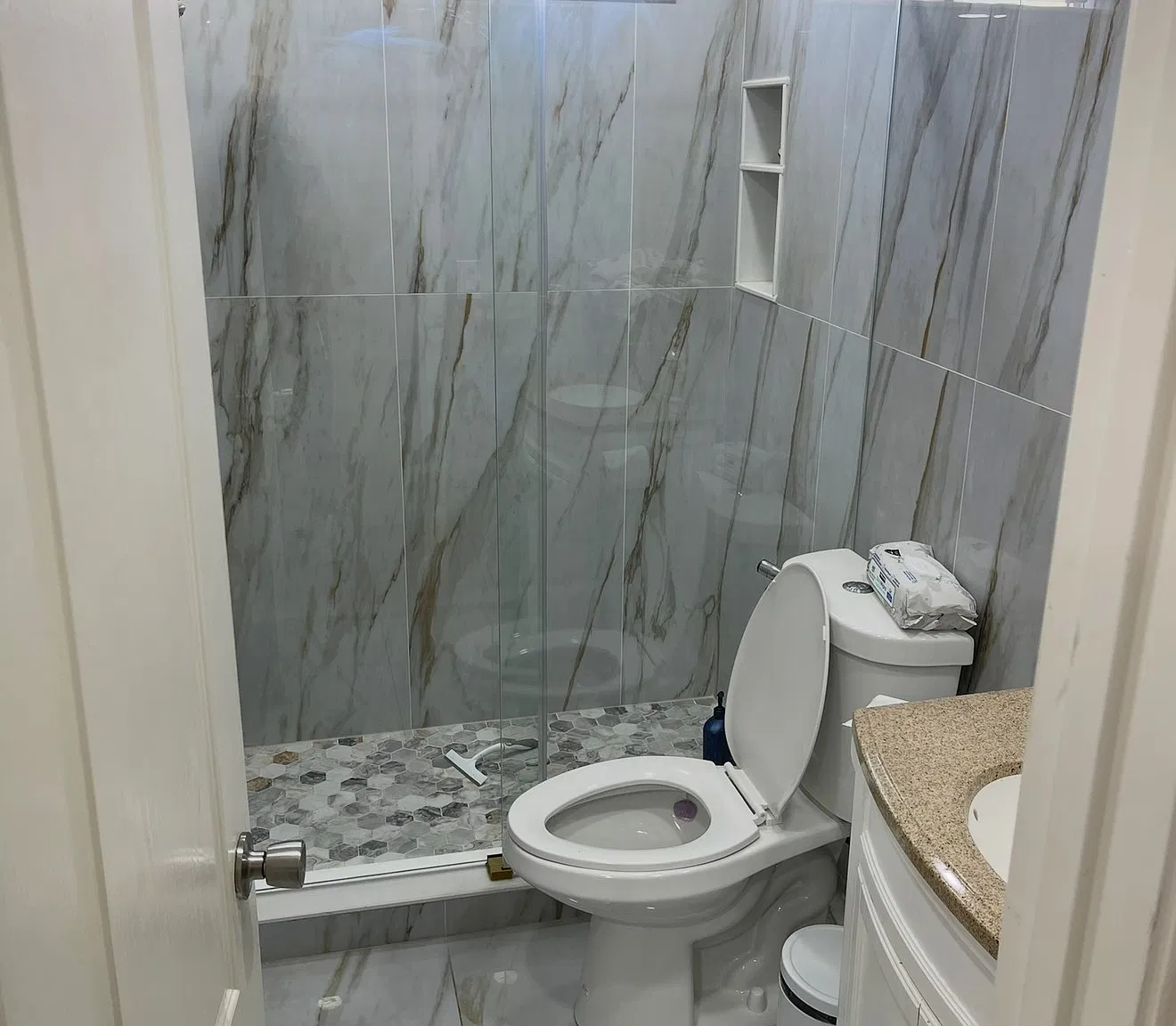 4 bed, 2021 sqft, $2,500 — Photo 1