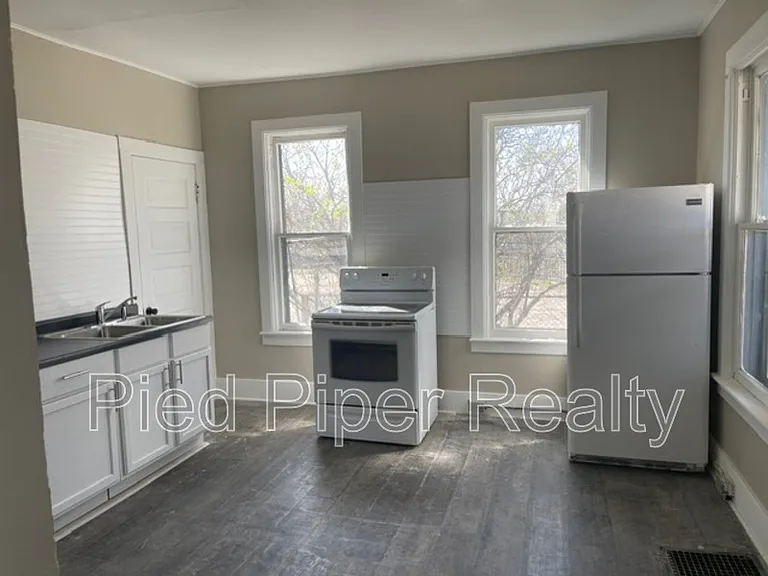 434 1/2 S State Ave — Photo 11