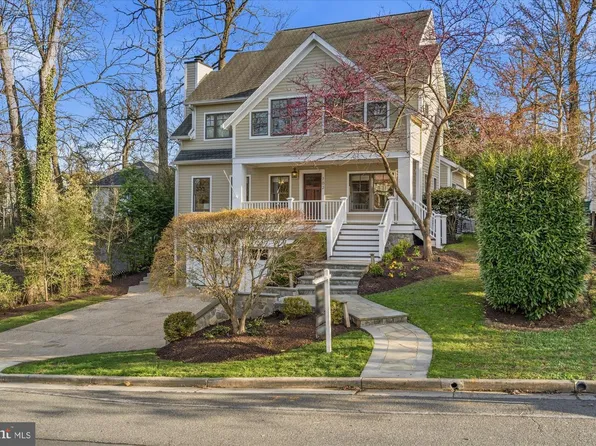 702 Enderby Dr, Alexandria, VA 22302