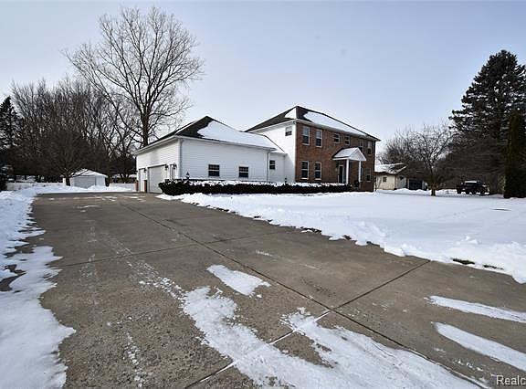 4th image of 2435 Willowdale Dr
