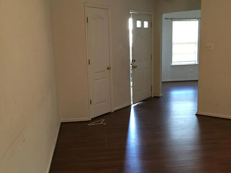 604 Railway Ct — Photo 8