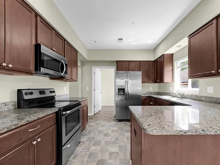 14357 Shadywood Dr — Photo 10