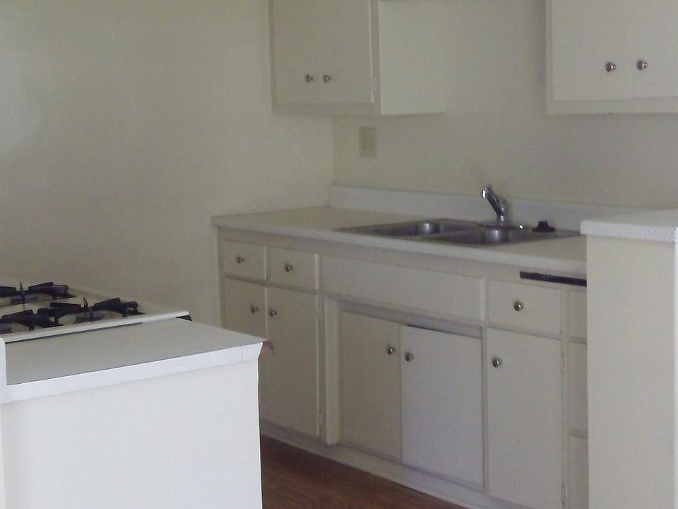 2nd image of 426 Tyler Way APT A