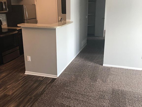 3rd image of 1079 Bayridge Dr