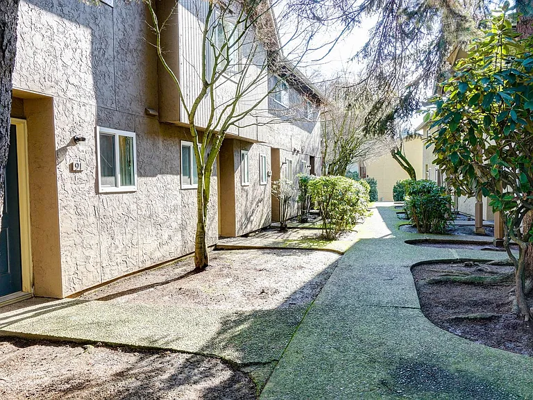 Spacious and immaculate townhomes! — Photo 20