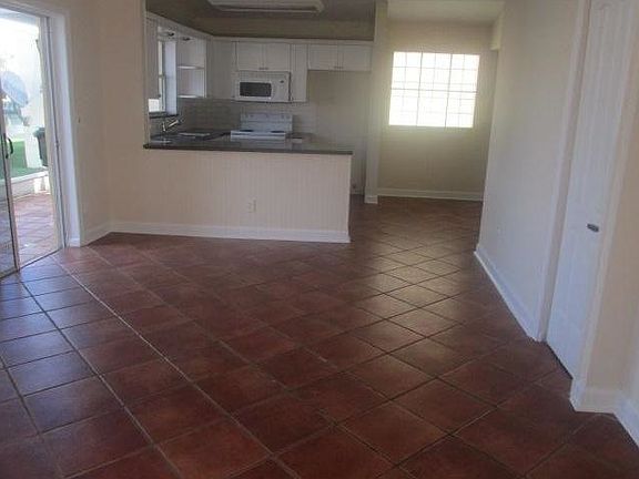 4th image of 1094 SE 6th Ave