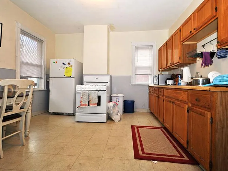 344 Faneuil St #3 — Photo 4